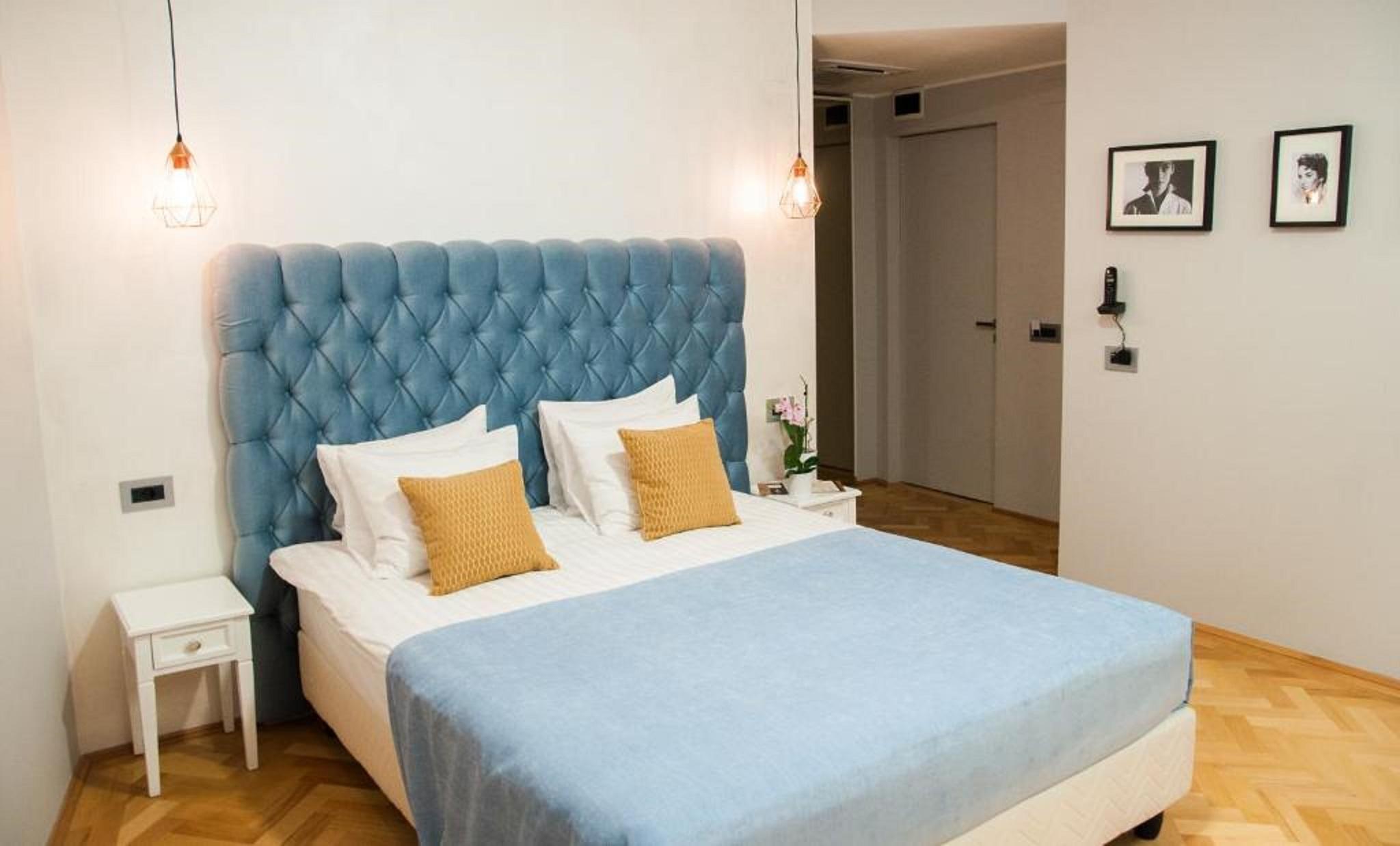 מלון Venis Boutique 4*