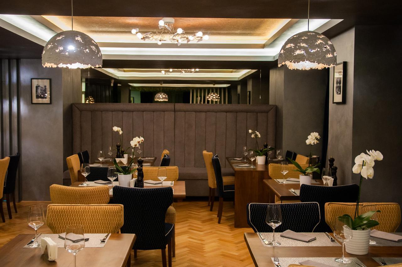 מלון Venis Boutique 4*